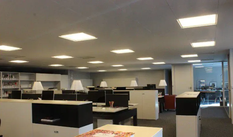 montage câblage découpe et intégration de boîtiers coffrets